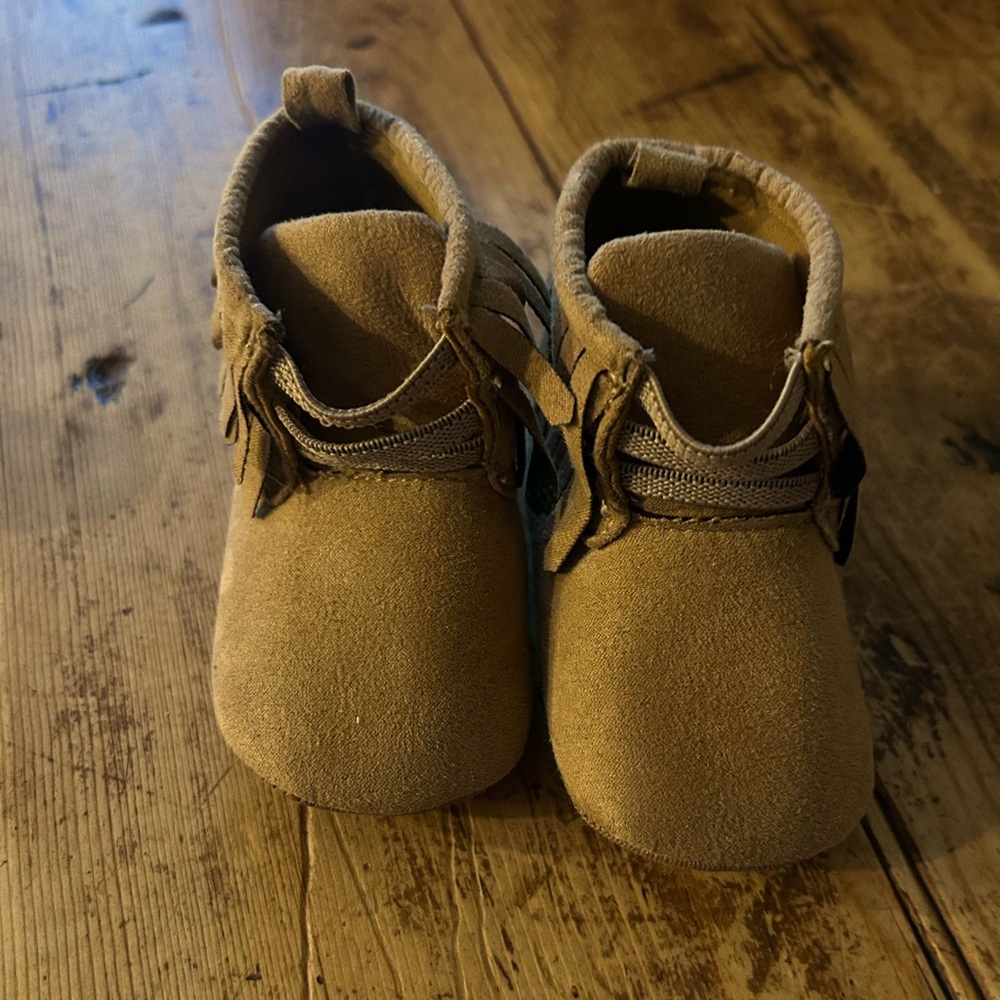 Lucky Brand Baby Moccasins size 2
